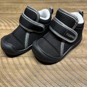 Snow boots 12-15 mo